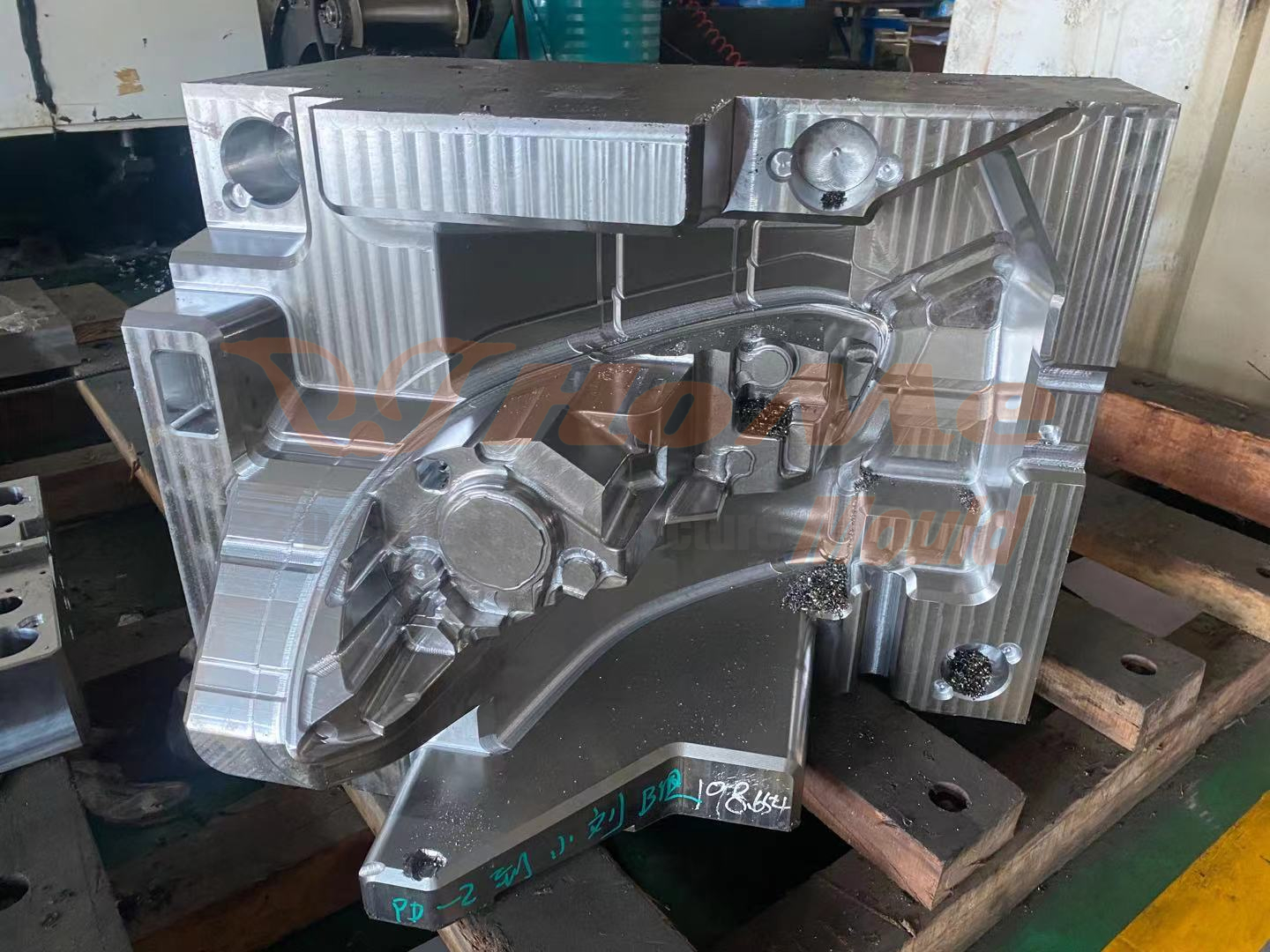 Automobile Headlamp Decorative Frame Mold Design Points