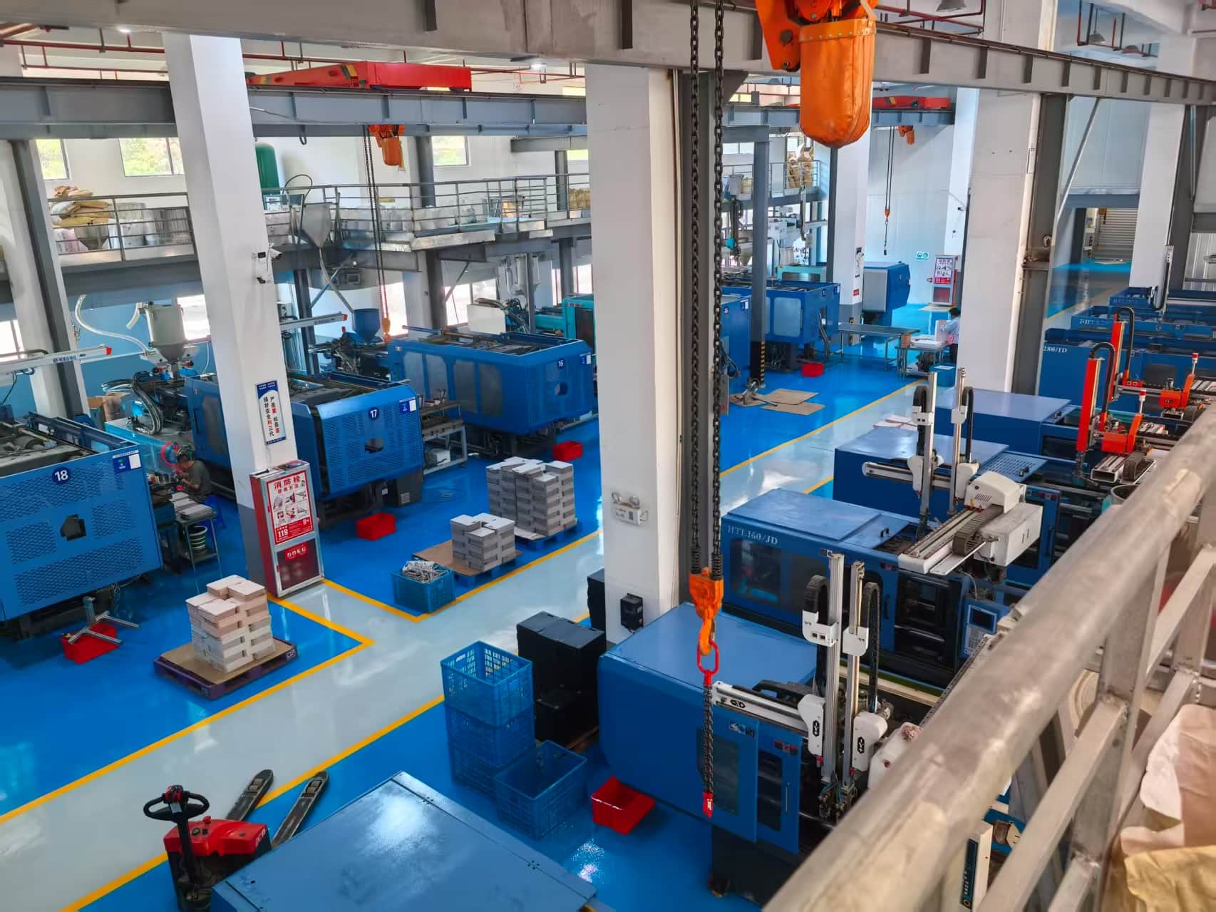 Clean & Standard Workshop Environment | Hongmei Mould Clean & Standard Workshop Environment | Hongmei Mould