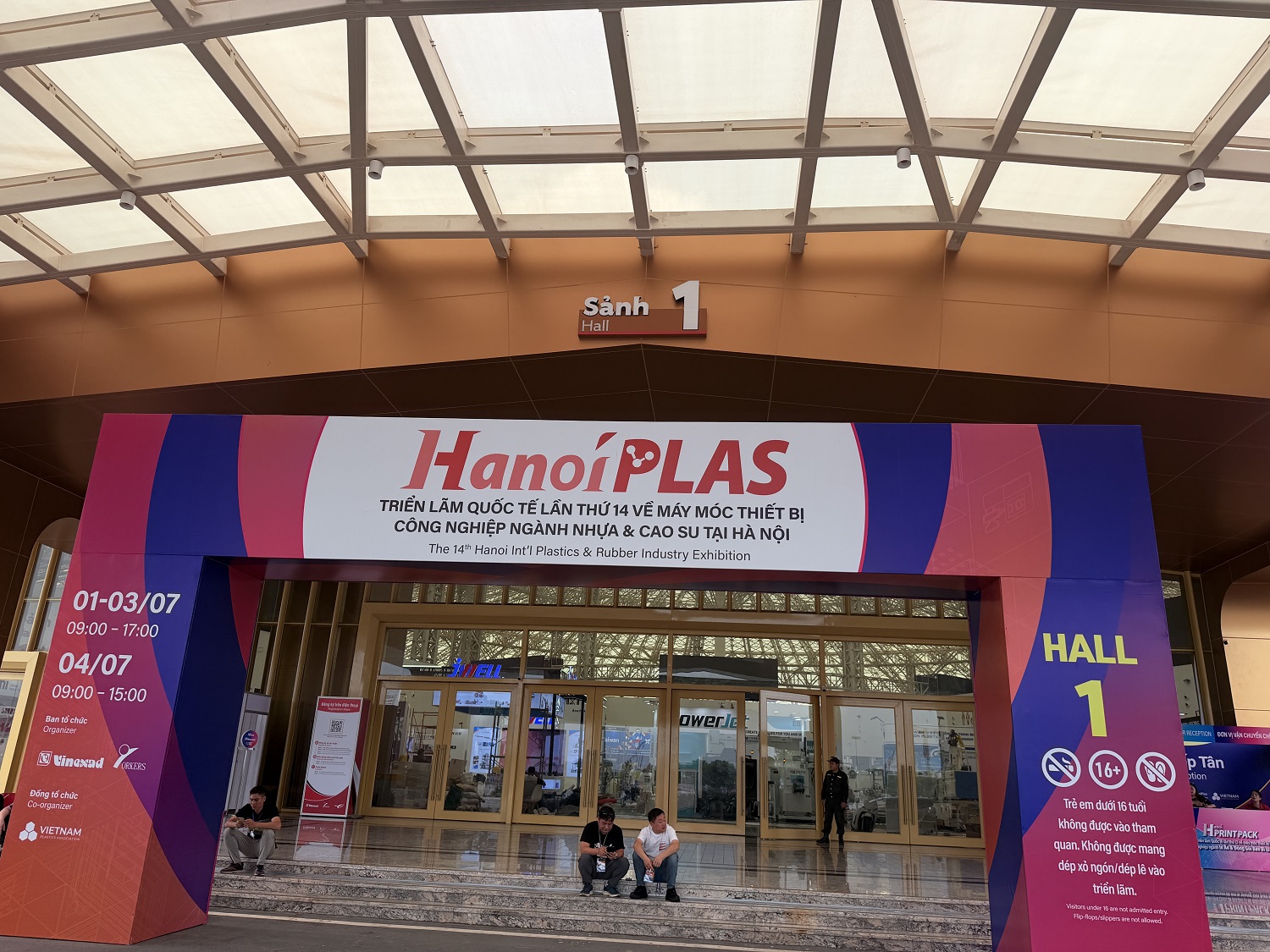 Hongmei in Hanoi PLAS Vietnam